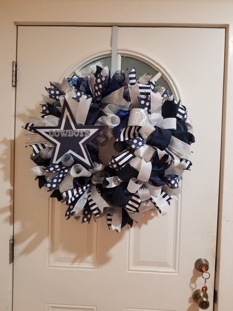 Dallas Cowboys Wreath, Dallas Cowboys Christmas, Memorial Wreath, Cowboys Wreath, Dallas Cowboys Decor, Burlap Wreath Tutorial, Mesh Ribbon Wreaths, Homemade Bows, Sports Wreaths