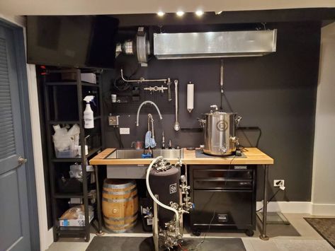 Home Wine Making Setup, Basement Brewery Ideas, Home Brewery Setup, Home Brewing Setup, Wine Making Room, Home Brewery Design, Garage Brewery, Basement Brewery, Brew Room