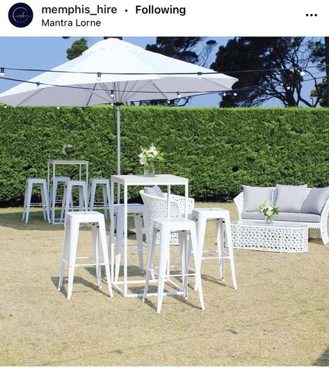 White Umbrella, Wedding Furniture, Outdoor Bar Table, Cocktail Wedding, Event Activities, Mini Wedding, Wedding Cocktail, Wedding Cocktails, White Furniture