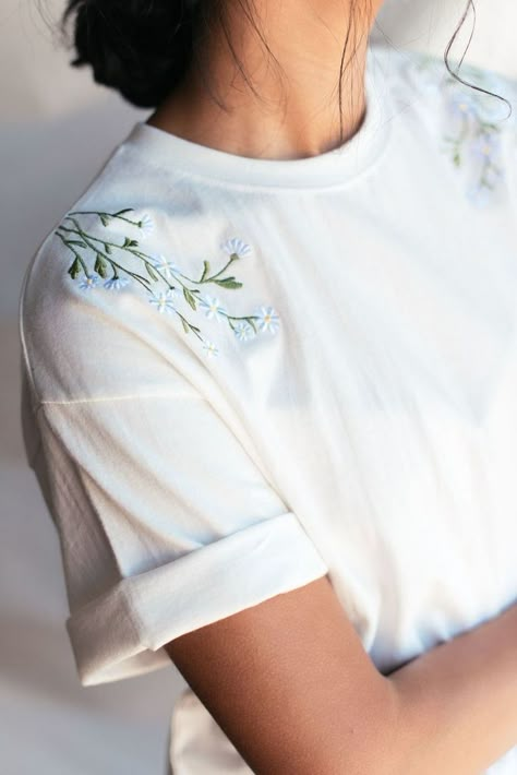 White T Shirt Embroidery, Neck Design Ideas, Diy Embroidery Shirt, White Embroidered Shirt, Embroidery Clothing, Dresses Pattern, Patterns Simple, Clothes Embroidery Diy, Simple Embroidery Designs