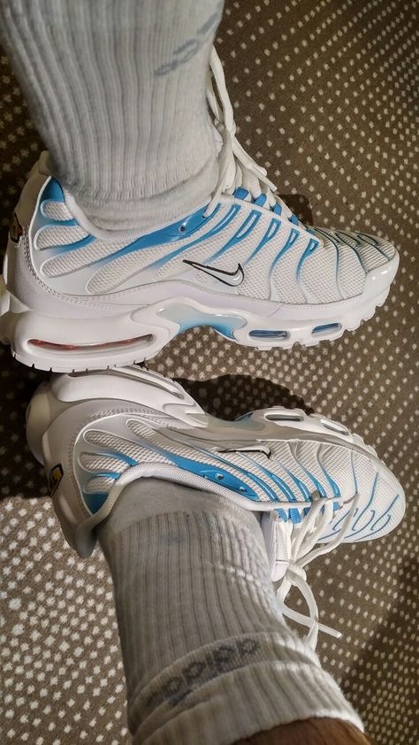 Tn Bleu, Nike Tn Shoes, Air Max Plus Tn, Nike Tn, Nike Shox, Nike Air Max Plus, Air Max Plus, Blue Nike, Blue Outfit