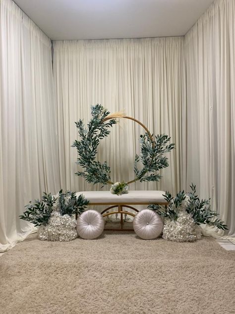 Tunang Ideas, Tunang Pelamin, Diy Pelamin, Pelamin Tunang, Nikah Decor, Engagement Plan, Wedding Background Decoration, Wedding Planning Decor, Wedding Decor Style