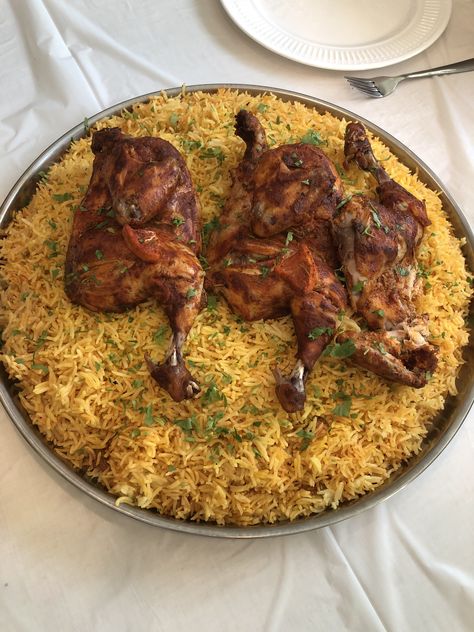 Chicken Biryani Recipes, Gambian Food, Copycat Panda Express, Biryani Recipes, Arab Food, Black Pepper Chicken, Food Rice, Bistro Food, Tasty Chicken