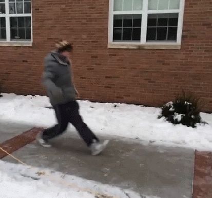 Ice makes everyone a break dancer http://i.imgur.com/SNq98Rx.gif B Boying, 웃긴 사진, Break Dance, Totally Me, Can't Stop Laughing, Have A Laugh, Images Gif, Laughing So Hard, E Card