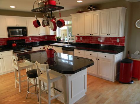 Red Kitchen Walls, Red Backsplash, Red And White Kitchen, Red Kitchen Decor, Outdoor Kitchen Appliances, Kitchen Black, White Kitchen Decor, Ideas Hogar, Johor Bahru