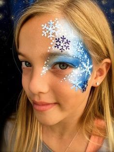 Pretty Snow Flakes Design. Frozen Face Paint, Facepainting Halloween, Princess Face Painting, Christmas Face Painting, Frozen Face, Girl Face Painting, Princess Face, Face Painting Easy, Kids Face Paint