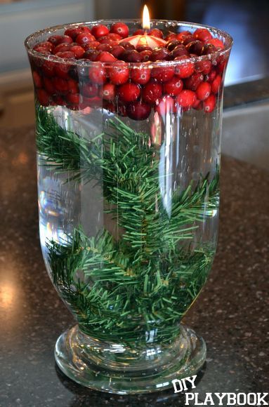 Cranberry Christmas Centerpiece. This is an easy DIY project. Take fresh cranberries, a floating candle, and some greenery and add it to a vase with water. Christmas Candle Decorations Ideas, Natal Country, Christmas Candle Decorations, Christmas Centerpieces Diy, Christmas Mason Jars, Christmas Candle Holders, Christmas Centerpiece, Christmas Jars, Diy Centerpieces