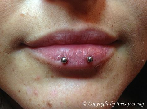 Horizontal lip surface piercing Horizontal Piercing Lip, Styled Piercings, Horizontal Labret Piercing, Horizontal Lip Piercing, Top Lip Piercing, Piercing Surface, Tongue Piercing Jewelry, Mouth Piercings, Surface Piercing