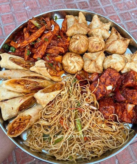 Noodles Spring Roll, Indian Fast Food, Variety Food, Chilli Paneer, Simple Family Meals, Vegetarian Fast Food, Indian Cooking Recipes, Vegetarian Snacks Recipes, Favorite Recipes Dinner