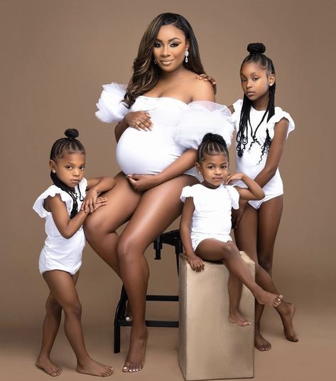 Brown Maternity Shoot, Mommy And Me Maternity Shoot, Different Hair Textures, Brown Skin Girl, Black Motherhood, Instagram Mom, Maternity Photoshoot Poses, Baby Gender Reveal Party, Different Skin Tones