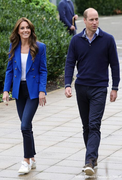 Cobalt Blazer, Cobalt Blue Blazer, Blue Blazer Outfit, Awesome Kate, White Ribbed Top, Sports Centre, Mental Fitness, Kate Middleton Prince William, Chic Jeans