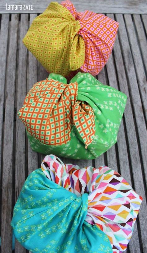 Japanese DIY Ideas and Crafts Inspired by Japan - Origami Oasis Bento Bags - Boxes, Home Decorations, Room Decor, Fashion, Jewelry Tutorials, Wall Art and Gifts Box Origami, Bento Bag, Origami Bag, Origami Fashion, Japanese Knot Bag, Origami Rose, Bento Bags, Sac Lunch, Sew Easy