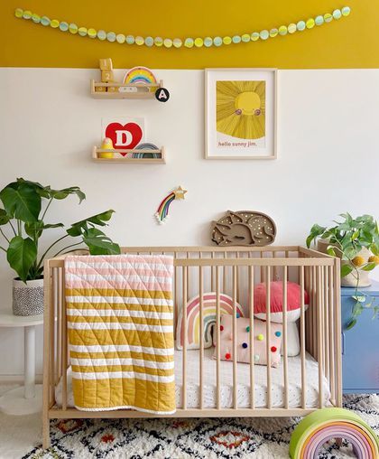 Nursery Ideas Bright, 70s Nursery, Nursery Bright, Bold Nursery, Gender Neutral Nursery Colors, Colorful Baby Nursery, Colorful Nursery Decor, Eclectic Nursery, Bright Nursery