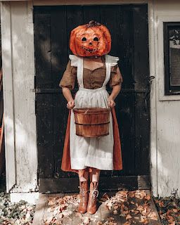 Witch Costume Ideas, Rachel Maksy, Autumn Witch, Pumpkin Halloween Costume, Vintage Pumpkin, Vintage Halloween Costume, Halloween Spooktacular, Pumpkin Costume, Halloween Photoshoot