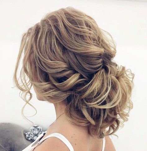 Wedding Loose Curly Updo For Long Hair #weddingupdosforlonghair Loose Curly Updo, Updo Casual, Elegant Curls, Chic Things, Low Bun Updo, Textured Updo, Twisted Bun, Updo Ideas, Updo Bridal