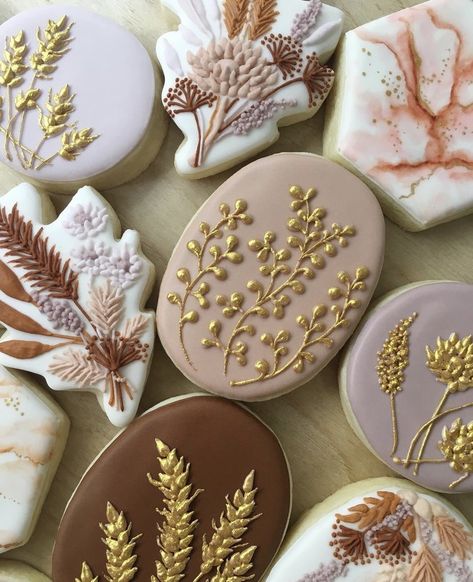 Bohemian Cookies, Fall Decorated Cookies, Biscuit Decoration, Pastry Design, Royal Iced Cookies, Paint Cookies, Thanksgiving Cookies, Fall Wedding Cakes, Fall Cookies