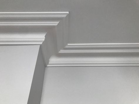 Edwardian Cornicing, Victorian Ceiling Design, Coving Ideas, British Country Kitchen, Victorian Skirting Board, Living Room Victorian, Ceiling Coving, Plaster Coving, Cornice Design