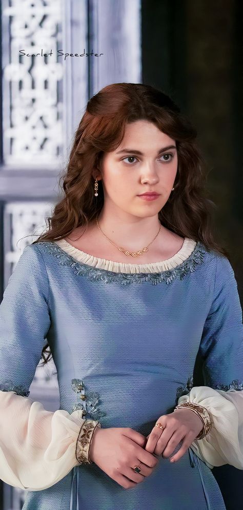 Young Alicent Hightower, Young Alicent, Game Of Thrones Outfits, Tudor Fashion, Hollywood Girls, Alicent Hightower, Royalty Aesthetic, Royal Aesthetic, Hollywood Actress