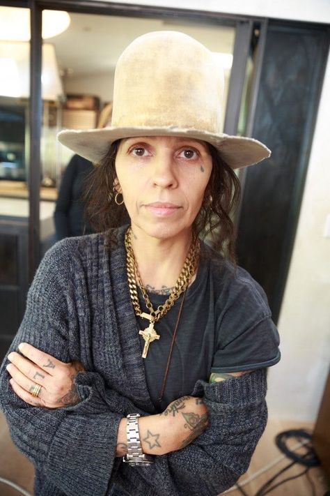 Linda Perry Style, Linda Perry, Sara Gilbert, Alternative Lifestyle, The Underdogs, Women In Music, Ageless Style, Style Change, Felt Hat