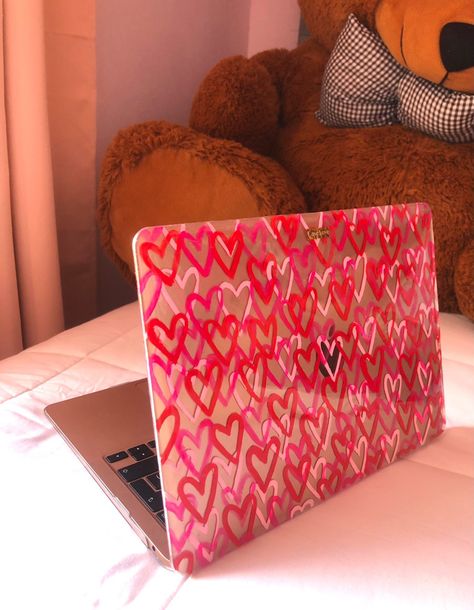 Preppy Macbook Case, Computer Case Aesthetic, Painted Laptop Case, Mac Book Cases, Macbook Case Ideas, Preppy Macbook, Laptop Case Aesthetic, Mac Must Haves, Preppy Laptop