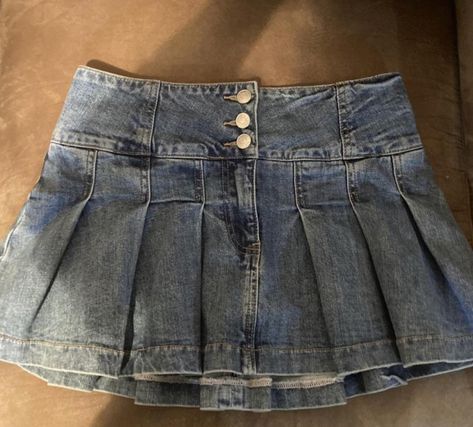 Denim Mini Skirt Y2k, Thrifting Ideas, Y2k Denim Skirt, Pleated Denim Skirt, Sunset Girl, Y2k Mini Skirt, Mini Pleated Skirt, Dance Outfit, 2000s Outfits