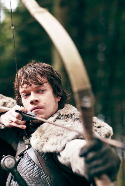 Theon Greyjoy - He's such an big asshole and I hate him, but also feel so sorry for him. He made an horrible wrong decision and all so he's not without reasons. Lord Eddard Stark, Liam Cunningham, Alfie Allen, Theon Greyjoy, Eddard Stark, Rory Mccann, Game Of Thrones Tv, Got Characters, Hbo Game Of Thrones