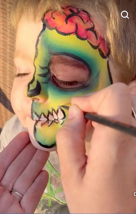 Half face zombie face paint tutorial #zombie #zombiemakeup #zombiefacepaint #facepaint #facepainter #facepainttutorial Kid Zombie Makeup, Kids Zombie Makeup, Zombie Face Paint, Face Paint Tutorial, Zombie Face, Mack Up, Paint Tutorial, Grave Digger, Zombie Makeup