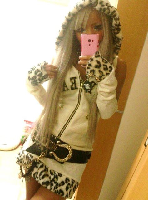 2000s Gyaru, Gyaru Aesthetic, Trashy Outfits, Gyaru Fashion, Fashion Y2k, Japanese Street Fashion, J Fashion, 2000s Fashion, Cute Fits