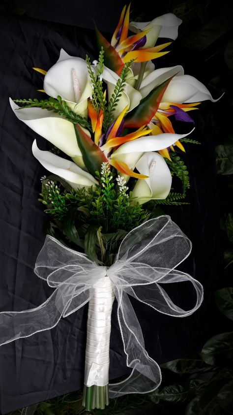 Presentation Bouquet, Bird Of Paradise Wedding, Tropical Bridal Bouquet, Tropical Wedding Bouquets, Calla Lily Bouquet Wedding, Tropical Wedding Theme, Bird Of Paradise Flower, Tropical Flower Arrangements, Paradise Wedding