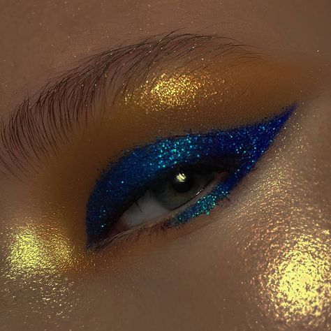 Ioana Burlacu (@ioanahq) • Instagram photos and videos Blue And Gold Eyeshadow Looks, Fireworks Makeup, Firework Makeup, Blue And Gold Eye Makeup, Blue And Gold Makeup, Navy Blue Makeup, Gold Eyeshadow Looks, Aquarius Aesthetic, New Years Eve Makeup