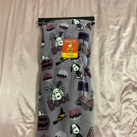 Brand New With Tags Open To Offers Bundle To Save! Snoopy Blankets, Valentines Throw Blanket, Snoopy Things, Snoopy Merchandise, Bedding Purple, Thanksgiving Snoopy, Halloween Throw Blanket, Snoopy Blanket, Butterfly Photography