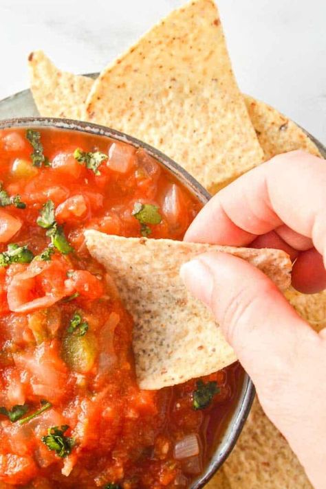 Easy Chunky Salsa Recipe, Chunky Chili Recipe, Cooked Salsa, Homemade Chunky Salsa, Chunky Chili, Canned Crushed Tomatoes, Chunky Salsa Recipe, Vegetarian Snacks Easy, Spicy Vegetarian Recipes