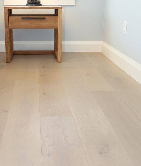 Wide Plank White Oak Floors, Brown Flooring, Modern Wood Floors, Types Of Hardwood Floors, Living Room Hardwood Floors, Light Oak Floors, Maple Hardwood Floors, Types Of Wood Flooring, Real Hardwood Floors