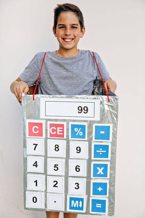 Last Minute Halloween Costumes: How to make a calculator from www.thirtyhandmadedays.com Calculator Costume, Piglet Halloween Costume, Halloween Makeup Sugar Skull, Dress Up Ideas, Maths Day, Halloween Party Treats, Sugar Skull Halloween, Last Minute Halloween, Diy Halloween Projects