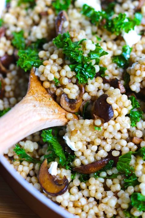 Balsamic Mushroom Pearl Couscous - Stacey Homemaker Mushroom Couscous, Balsamic Mushroom, Fresh Lifestyle, Balsamic Mushrooms, Pearl Couscous, Couscous Recipes, Idee Pasto Sano, Side Dishes Easy, Mediterranean Recipes