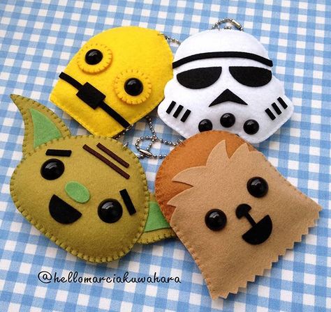 Felt Keyring, Star Wars Crafts, Felt Keychain, Felt Animal Patterns, Star Wars Diy, Felt Crafts Christmas, Felt Creations, Felt Ideas, Toys Diy