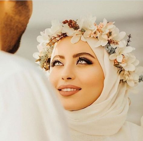 Hijab Wedding Style, Headpiece Hijab, Hijabi Bride, Wedding Hijab Styles, Hijabi Brides, Wedding Dress Suit, Couple Wedding Dress, Hijab Collection, Muslim Couple Photography