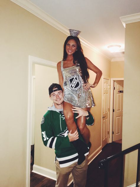 Couple Halloween Costumes College, Stanley Cup Costume, Diy Halloween Costumes For Couples, Diy Couples Halloween Costumes, Vampire Costume Diy, Easy Diy Halloween Costumes, Meme Costume, Halloween Costumes Diy Couples, Costumes For Couples