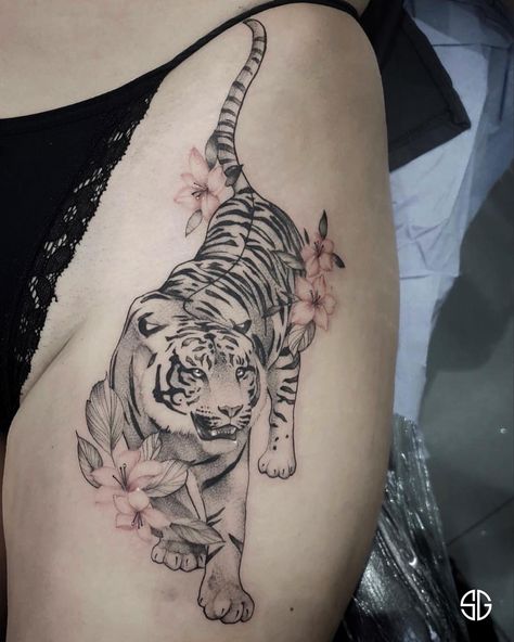 Realistic Tiger Tattoo, Tiger Tattoo Design, Geometric Tattoo Arm, Tattoo Artwork, Full Sleeve Tattoos, Thigh Tattoos Women, Small Tattoos For Guys, Grey Tattoo, Tiger Tattoo