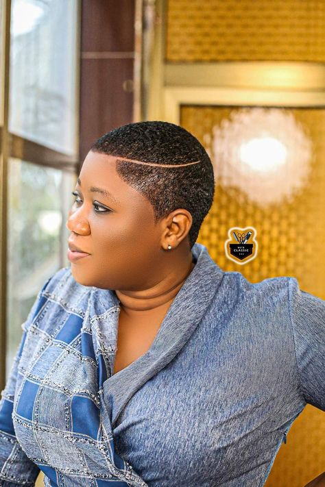 Blackmen's Haircuts 2021, Haircut For Ladies Black, Low Haircut For Black Women, Brush Cut For Black Women, Ladies Haircut Styles, African Hair Cut, Fade Haircut Women, Low Cut Hairstyles, Short Black Haircuts