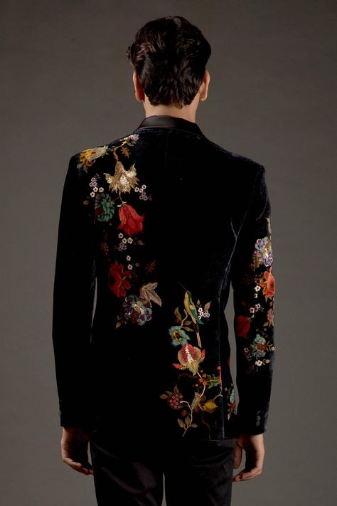 Embroidered Tuxedo, Black Velvet Suit, Resham Embroidery, Prom Outfit, Western Suits, Rohit Bal, Velvet Suit, Cocktail Reception, Embroidered Wedding