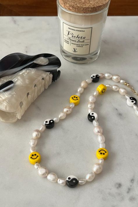 Real Pearl Jewelry, Smiley Beads, Smiley Face Necklace, 90s Necklace, Funky Aesthetic, Real Pearl Jewellery, Yin Yang Necklace, Y2k Necklace, Real Pearl Necklace