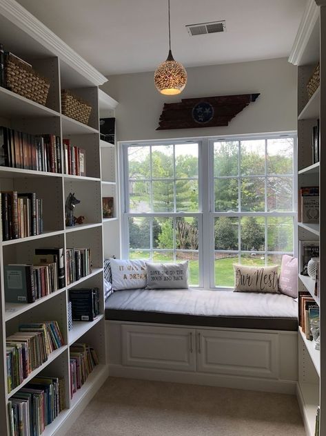 Book Nook In House, Built In Bookshelves Aesthetic, Big Bookshelf In Bedroom, Book Room In House, Bookroom Design Home, Book Space In Bedroom, Home Book Nook, Reading Area In Living Room, Library Room Aesthetic