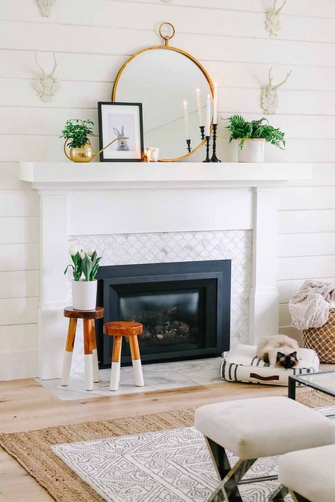 5 easy ways to update your home for spring! These simple ideas will help you declutter and organize your home for spring and warmer weather. Simple Mantel Decor, Simple Mantel, Farmhouse Mantel, Simple Fireplace, White Mantel, Diy Bunny, Fireplace Mantle Decor, Fireplace Mantel Decor, House Updates