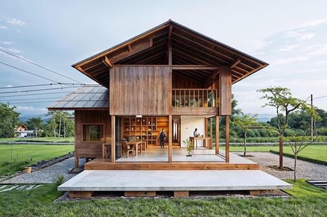 Modern Bahay Kubo Design, Wooden Home Design, Bahay Kubo Design, Modern Bahay Kubo, Bahay Kubo, Timber Frame Construction, Courtyard House Plans, Rest House, Simple House Design