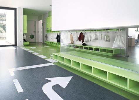 Kinderhouse Arche Noah / Liebel Architekten BDA. Lockers, mirrors and road markings on floor Kindergarten Interior, Daycare Design, Kindergarten Design, School Interior, Hotel Interiors, Education Design, Classroom Design, Educational Projects, Learning Spaces