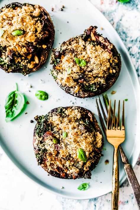 Stuffed Portobello Mushrooms - Tuscan-Flavored + Vegan Parm Topping Vegan Portobello, Vegan Thanksgiving Menu, Vegan Stuffed Mushrooms, Tasty Appetizers, Stuffed Portobello Mushrooms, Portobello Mushroom Recipes, Vegan Pumpkin Soup, Mushroom Appetizers, Stuffed Portobello