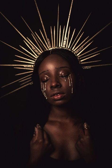 Heavenly Bodies Met Gala, Gala Themes, Heavenly Bodies, History Nerd, Shotting Photo, Photographie Portrait Inspiration, Foto Poses, Halloween 2018, Poses References