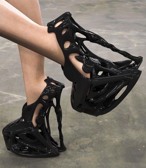 gastt on Twitter: "3D-Printed Platform Heels by @/freyfromnowhere x Kacimi Latamene… " Weird Shoes, Futuristic Shoes, Mode Shoes, Catty Noir, Archive Fashion, Exotic Fashion, Platform Stilettos, Unique Shoes, Crazy Shoes