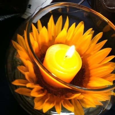 Sunflower in water + candle Sunflower Table Arrangements, Baby Girl Party Ideas, Sunflower Kitchen Decor, Water Candle, Sunflower Kitchen, Let Your Light Shine, Sunflower Decor, Candle Centerpieces, Sunflower Wedding